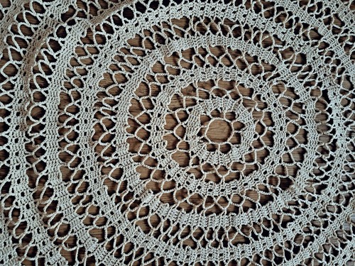 Häkeltischdecke beige - häkeltischdecke,